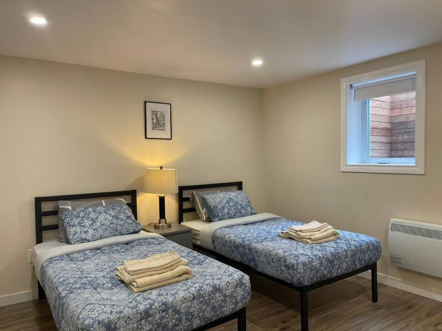 Katie Entire Basement 3 Bedrooms ชาร์ลอตต์ทาวน์ ภายนอก รูปภาพ